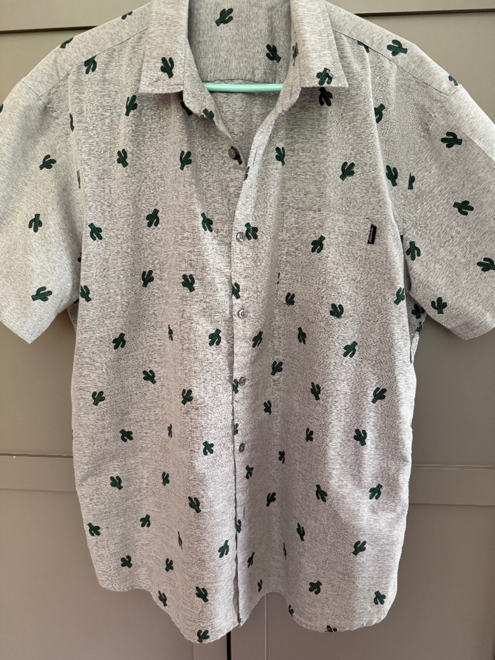 Molokai short sleeve surf button top gray with cactus print